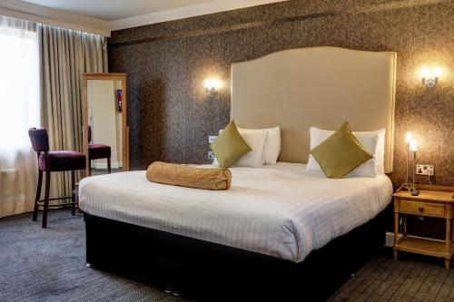 a bedroom with a large bed in a hotel room at Best Western Thurrock Hotel in Grays Thurrock