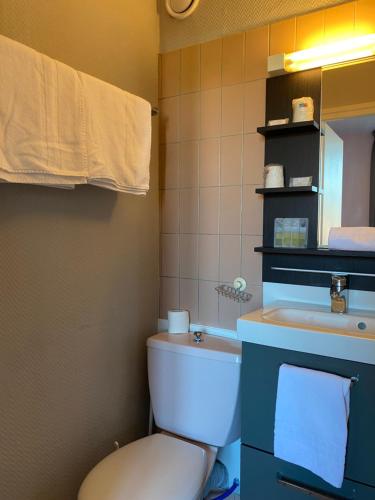Bilik mandi di Hotel Le Bellevue