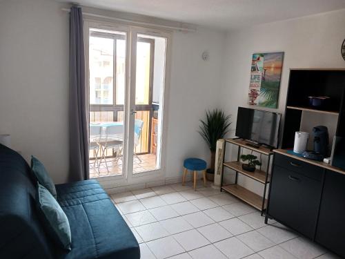 Appartement vue mer latéral, accès direct plage avec parking privé