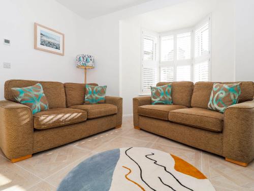 a living room with two couches and a rug at The Haven in Marazion