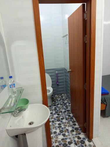 Ένα μπάνιο στο Nhà Nghỉ Thanh Lan
