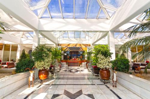 Luxury 5* 3 beds apartment in Playas del Duque, Puerto Banus Marbella