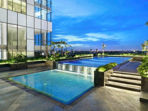 Kolam renang di atau dekat dengan Novotel Samator Surabaya Timur