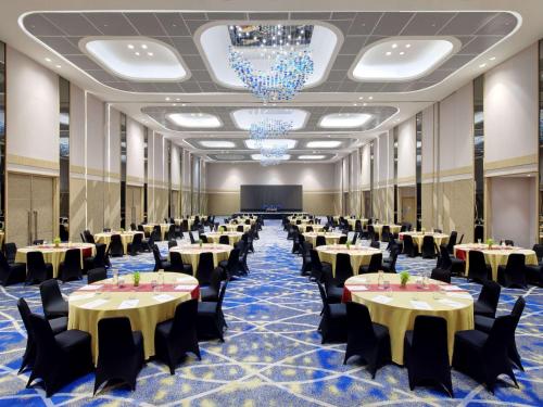 Restoran atau tempat lain untuk makan di Novotel Samator Surabaya Timur