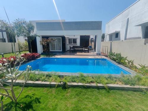 Kolam renang di atau dekat dengan Alish Villa - Relax in 2BHK Luxe Villa with Private Pool