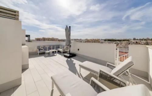 Luxury Penthouse - Rooftop Pool - 100m to the Sea