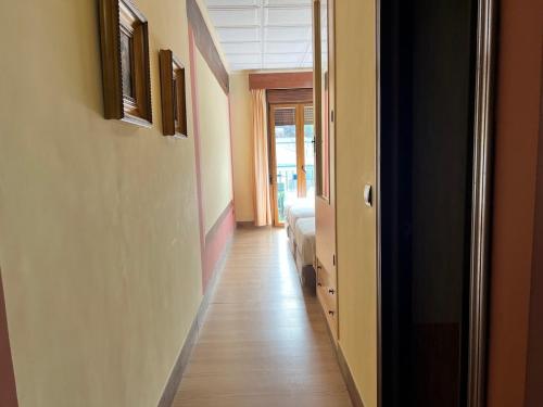 a hallway with a room with a bed and a hallwayngthngthngthngthngth at Hotel Pinomar in El Puerto de Santa María