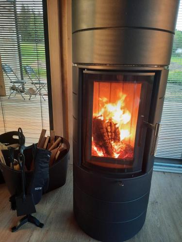 a stove with a fire in it in a room at Rezidence Cedrinum in Bublava