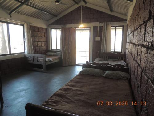 Dandeli Aura Retreatにあるベッド