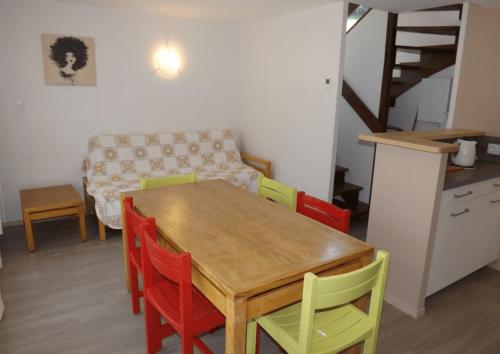 Η κουζίνα ή μικρή κουζίνα στο Gite 15 Gîte 4-6 Personnes Puy Mary Idéal pour Randonnées et VTT