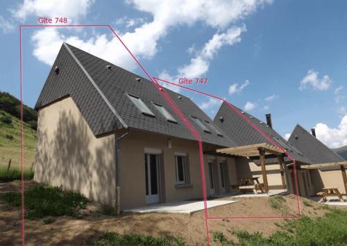a house with a pitched roof and the parts of it at Gite 14 Séjour Détente au Puy Mary Gîte Équipé avec Terrasse Privative in Le Claux