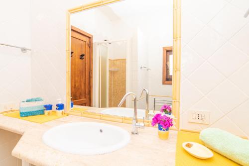 A bathroom at Flat La Quercia
