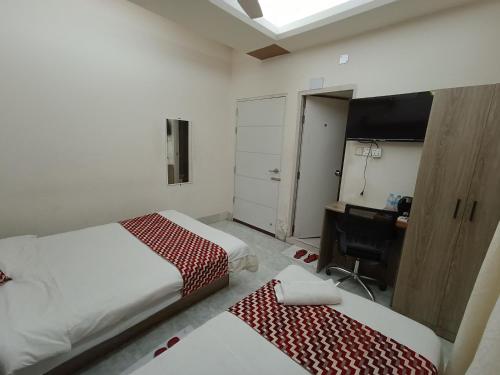 Katil atau katil-katil dalam bilik di The Asteria Hotel Bogura