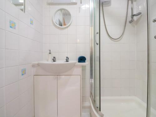 Koupelna v ubytování Kenegie Cottage