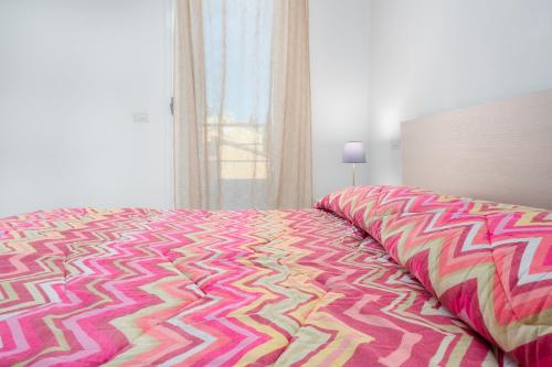 A bed or beds in a room at Cormorani - Appartamento 13