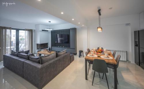 VILLA ISIDA-Private Mini Pool-5'walk to the Beach