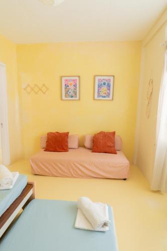 Katil atau katil-katil dalam bilik di Baroro Beach House LU