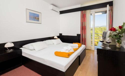 Ліжко або ліжка в номері Hotel Hvar