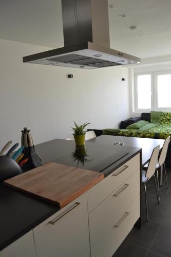 O bucătărie sau chicinetă la Studio 24 Oostende