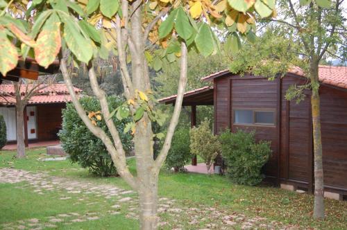 Taman di luar Camping Ecològic Lava