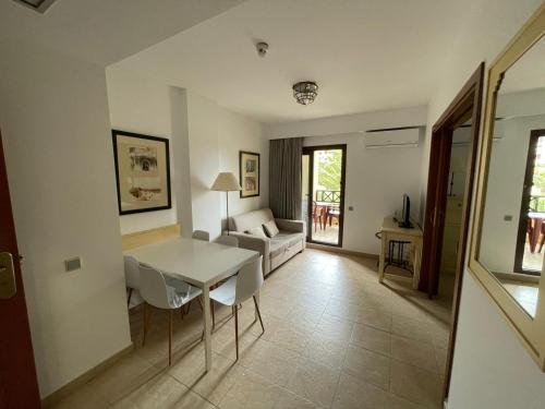 Posezení v ubytování Urbanización Jardines de Isla canela vista jardín By SIT