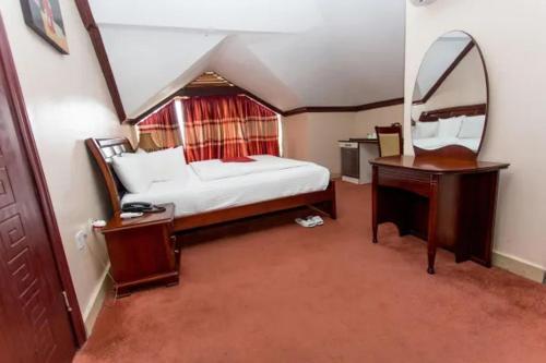 Cama o camas de una habitación en Legend Hotel Kigali
