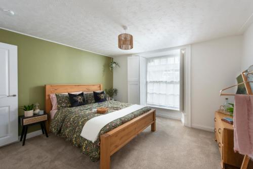 Gallery image of City Centre 1 bed Georgian flat with courtyard in Truro