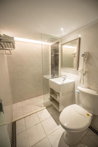 Ванная комната в Golden Stone Hotel
