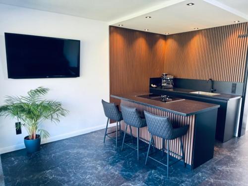 Μια τηλεόραση ή/και κέντρο ψυχαγωγίας στο George Apartment