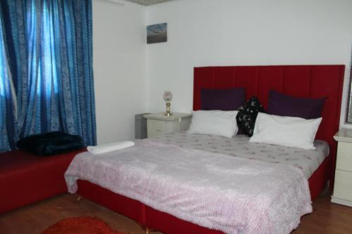 Ένα ή περισσότερα κρεβάτια σε δωμάτιο στο Peace Accommodation