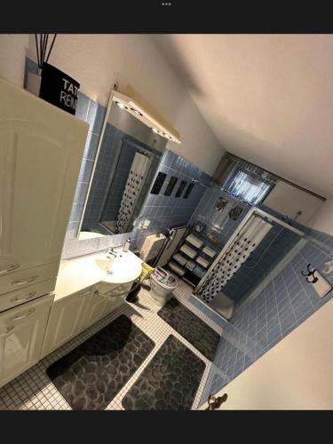 a bathroom with a sink and a mirror at B&B Neuses am Brand in Sonnefeld