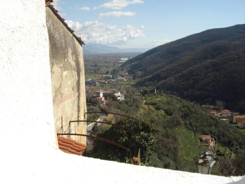 a view from the side of a building looking at a valley at Da Giusè in Trebiano