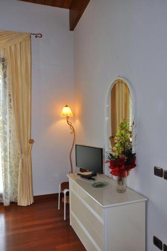 Una televisión o centro de entretenimiento en B&B Agrifoglio