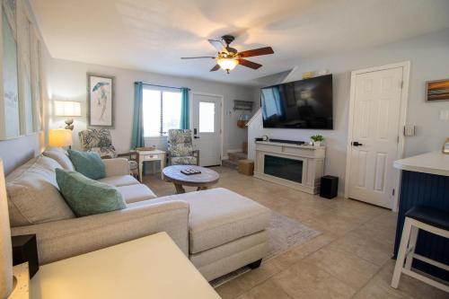 Double Take! Renovated Vacation Home photo 6