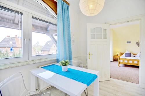 a living room with a table and a window at Ferienwohnungen Fehlingstr 28 in Travemünde