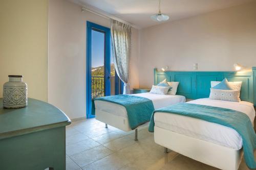 a bedroom with two beds and a window with a view at FMN Villas 1 in EFL