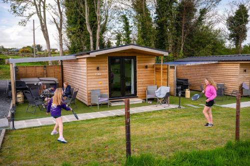 Κήπος έξω από το Mourne Meadow Cabins- Foxes Den