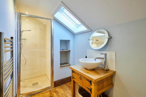 Ένα μπάνιο στο Host & Stay - Tregaer Mill Barn