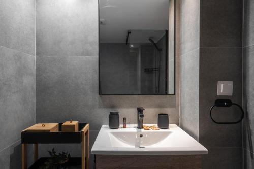 LIV - Seaside Getaway in Glyfada