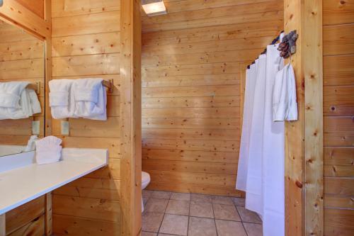 Royal Vista Lodge by Eden Crest photo 65
