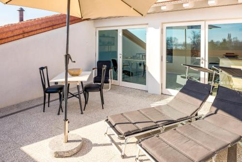 Balkoni atau teres di Lakeview Apartment Cristina
