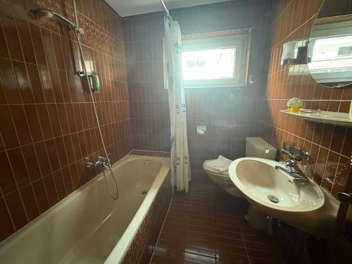 Un baño de Chalet H Montafon