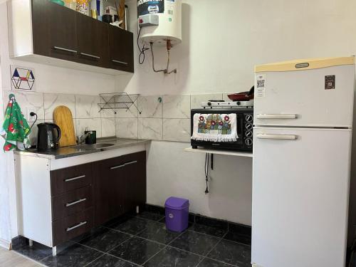 Η κουζίνα ή μικρή κουζίνα στο Refugio Urbano De Haro, Conexión y Calma, A 5 min de Paraguay