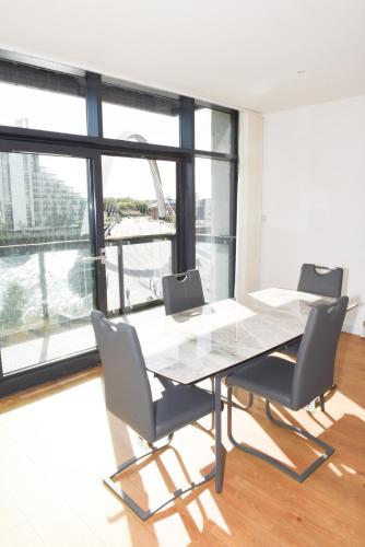 a conference room with a table and chairs at Glasgow Hydro Apt with Great Views in Glasgow