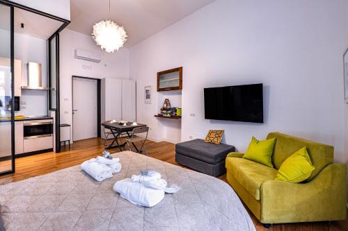 a living room with a couch and a tv at La dimora del barone in Salerno