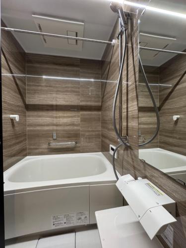 a bathroom with a bath tub and a sink at Asakusa圈駅から8分日式独栋别墅 in Tokyo