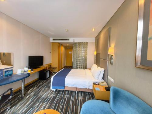 Телевизор и/или развлекательный центр в Holiday Inn Express Beijing Dongzhimen by IHG