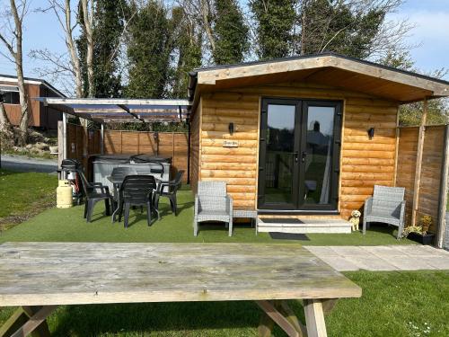 Κήπος έξω από το Mourne Meadow Cabins- Foxes Den