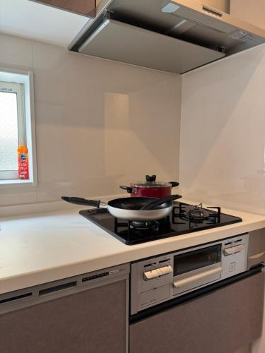 a kitchen with a stove with a pot on it at Asakusa圈駅から8分日式独栋别墅 in Tokyo