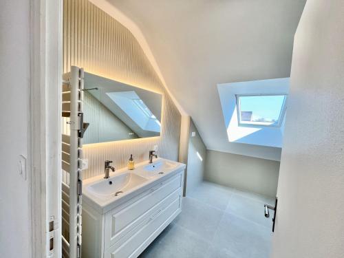 Ένα ή περισσότερα κρεβάτια σε δωμάτιο στο Maison familiale centre ville